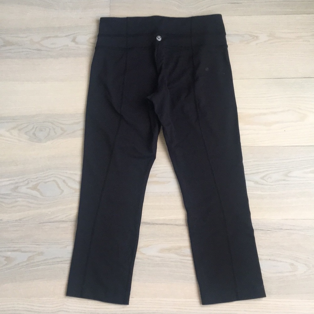 Lululemon NWOT -SIZE4- Black Crop Leggings
